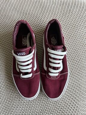 Vans Classic Old Skool Sneakers - Maroon & White